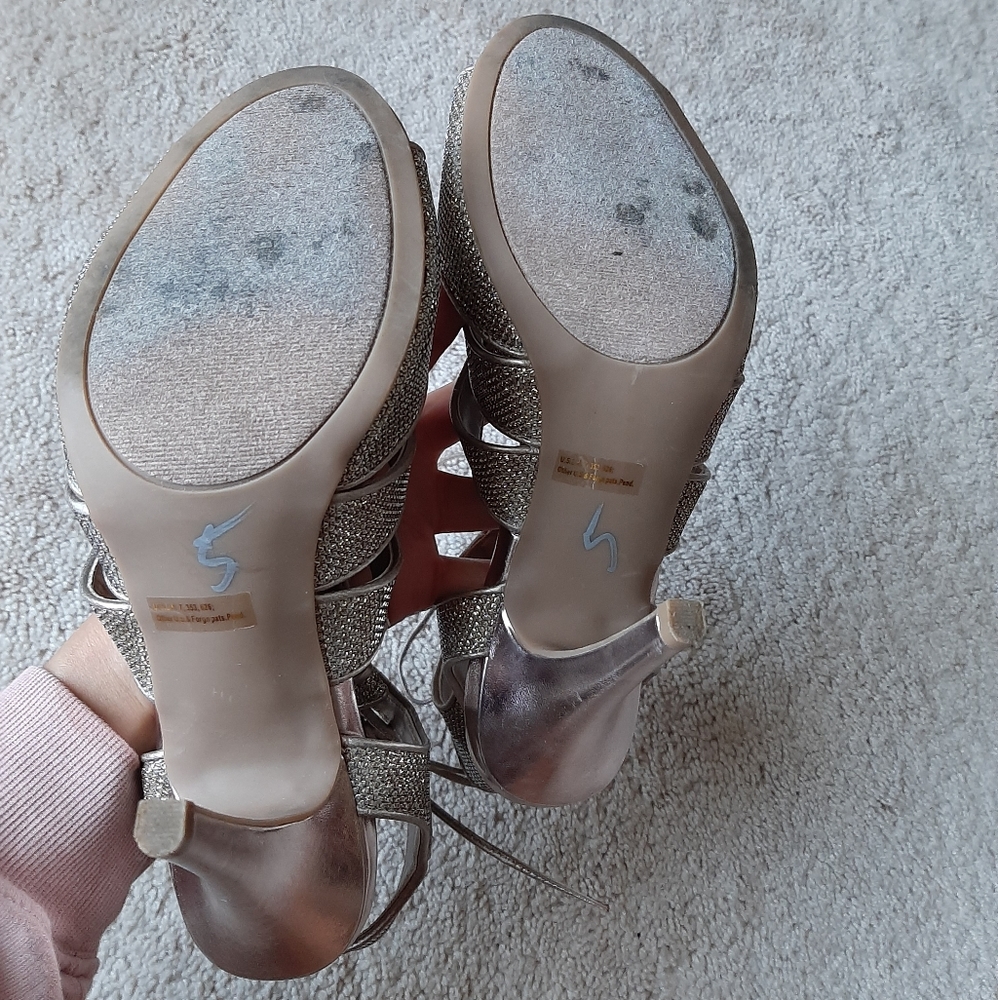 🎉HOST PICK🎉GUESS Heel Lace Up - Picture 5 of 8